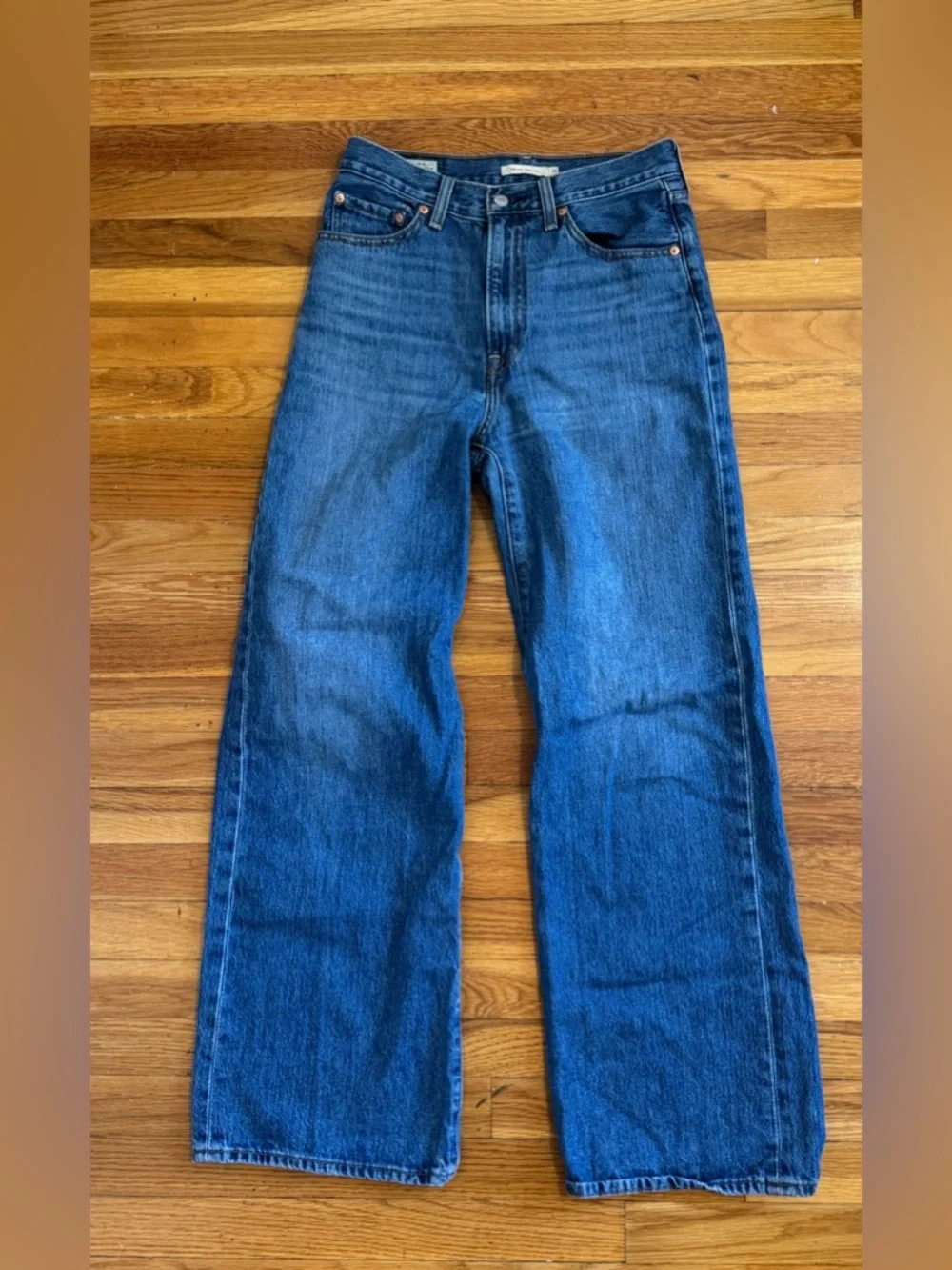 Levi’s Ribcage Wide Leg Medium Wash Size 28 - Picture 1 of 3
